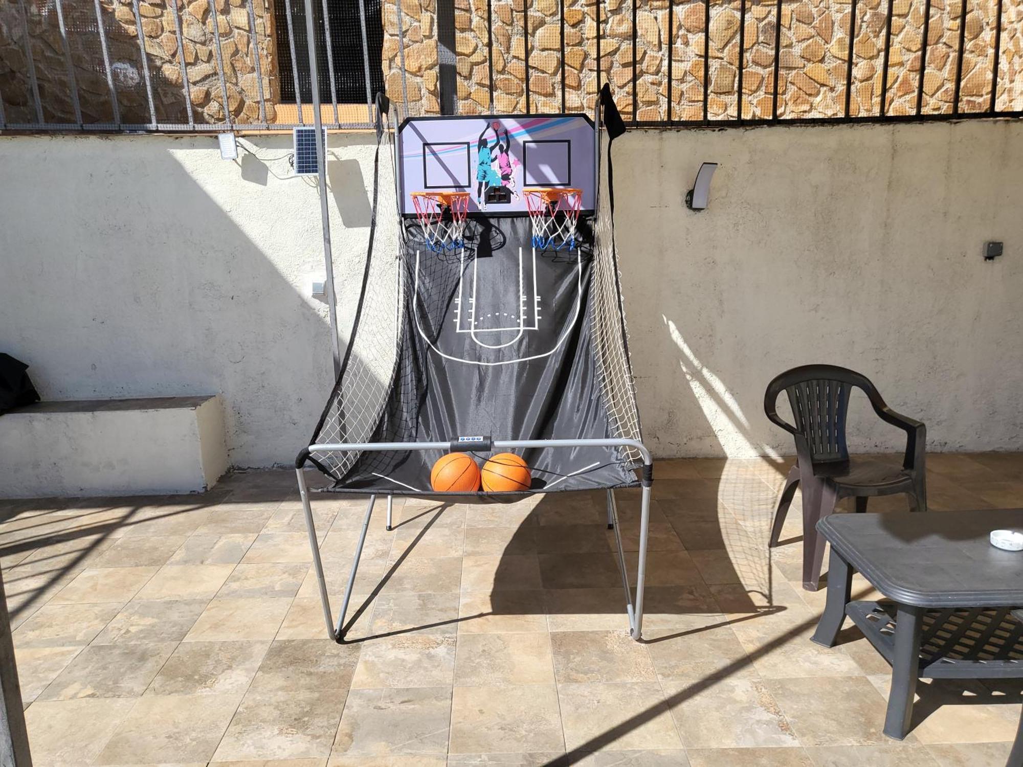 Casa Oasis Puertollano, Una Casa Rural En Puertollano, Agradable, Con Piscina En Zona Tranquila Ngoại thất bức ảnh